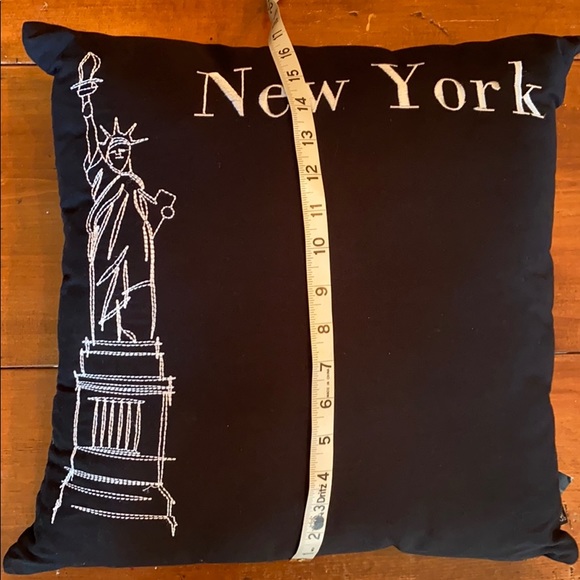 LAST ONE! NWT New York City Statue Liberty Pillow - Picture 6 of 6